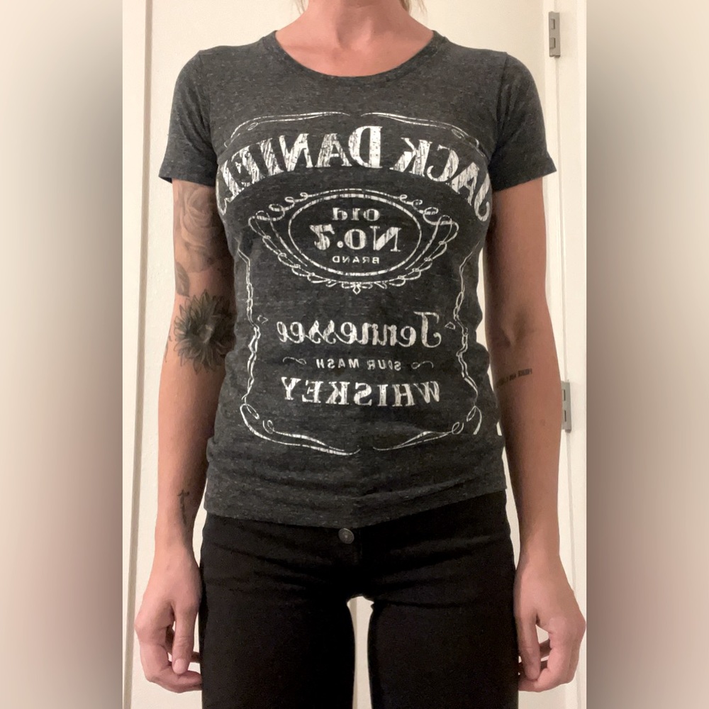 Jack Daniels tee shirt. Size S, fitted.